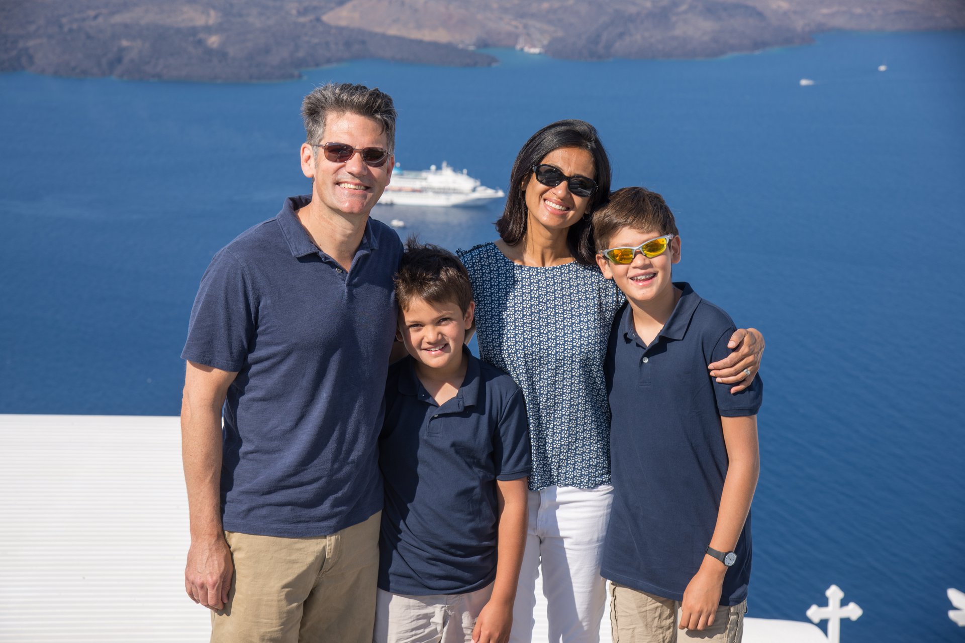 Santorini-Greece-travel-story-Flytographer-29