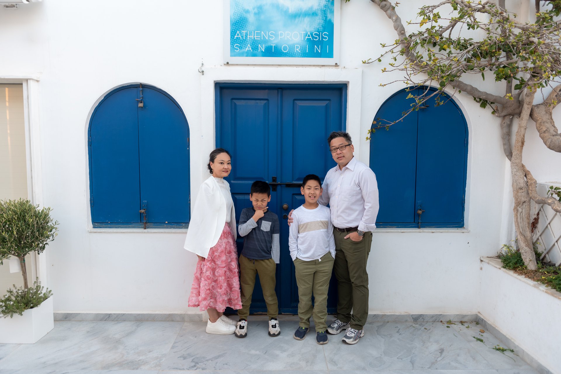 Santorini-Greece-travel-story-Flytographer-16