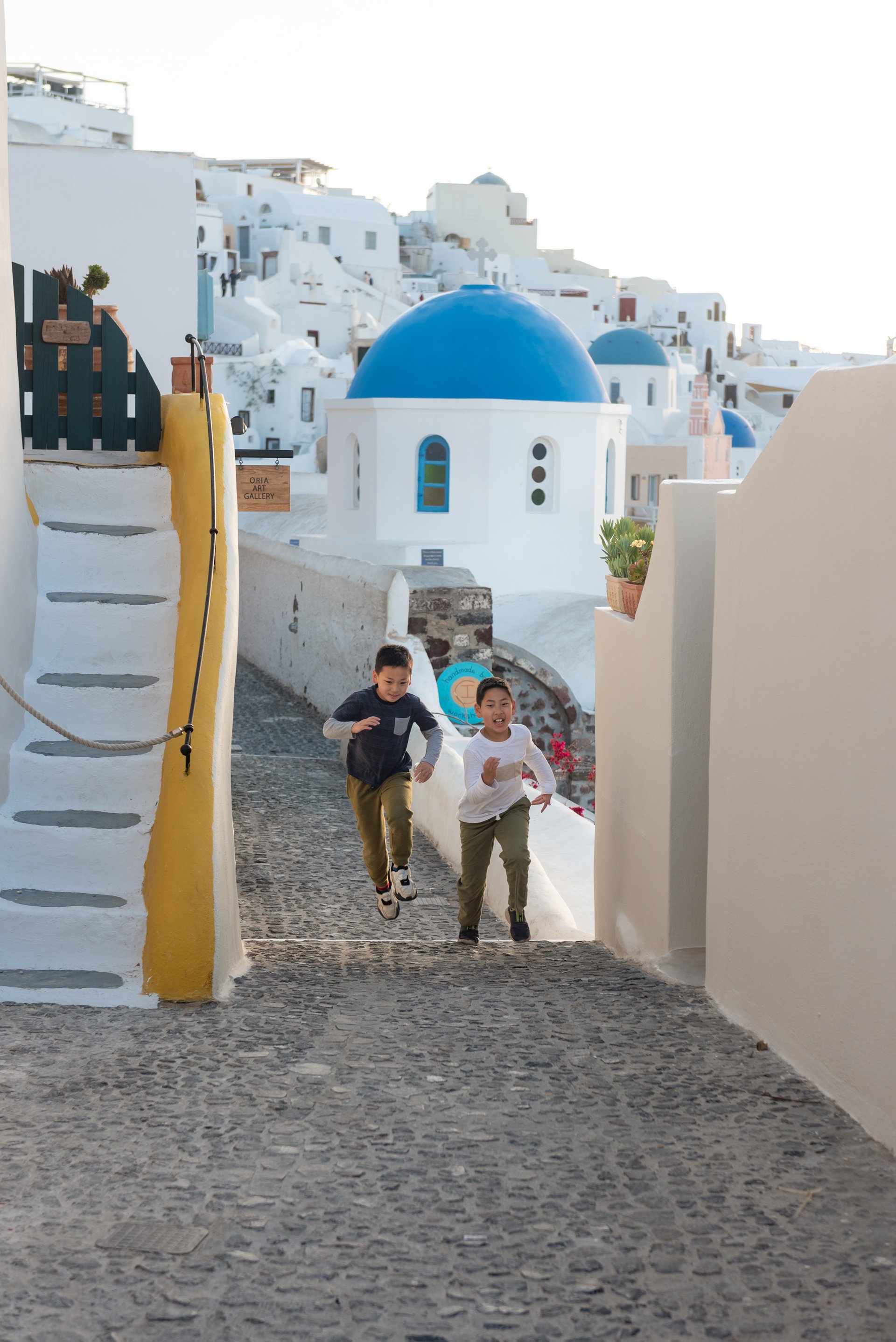 Santorini-Greece-travel-story-Flytographer-25