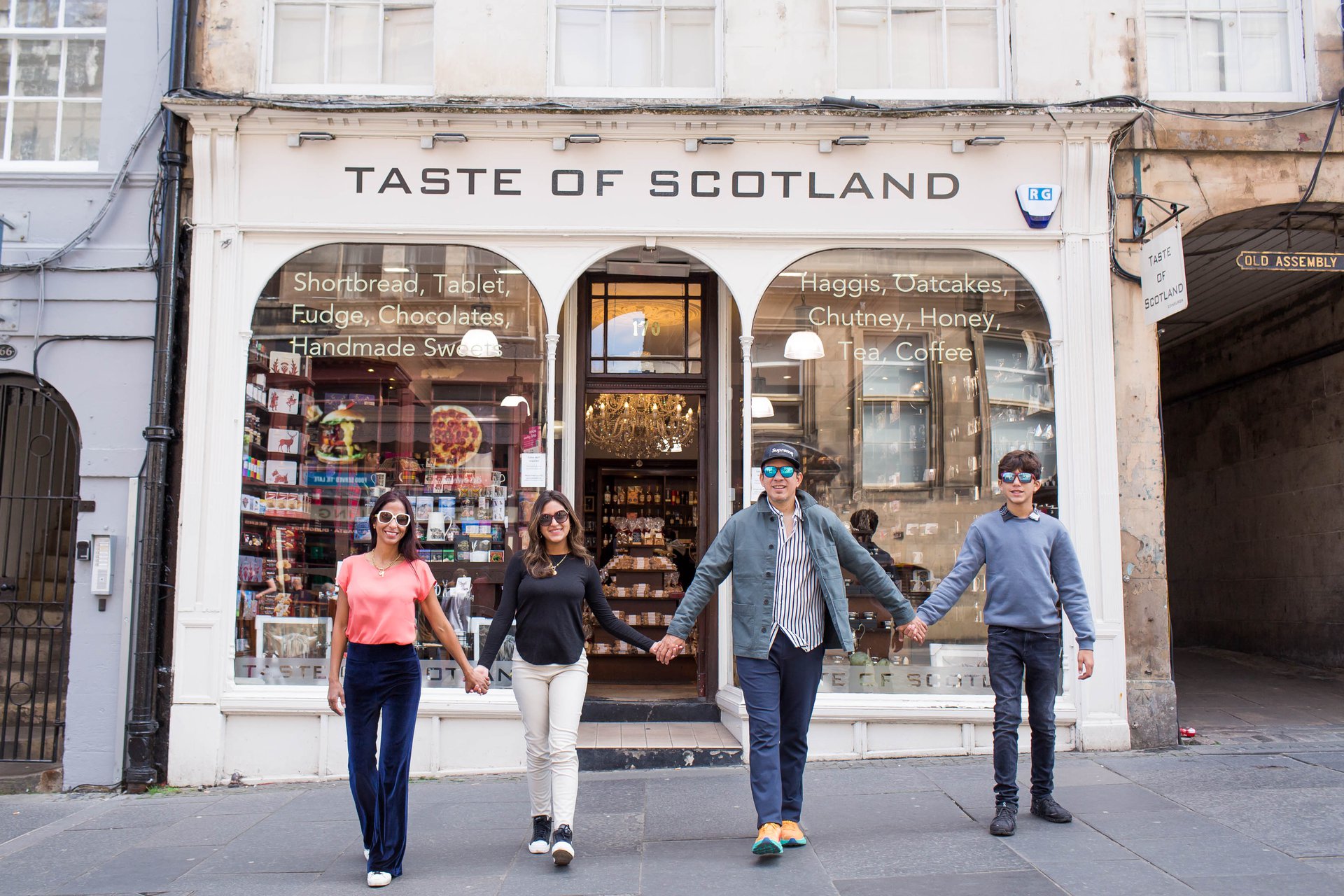 Edinburgh-United Kingdom-travel-story-Flytographer-8