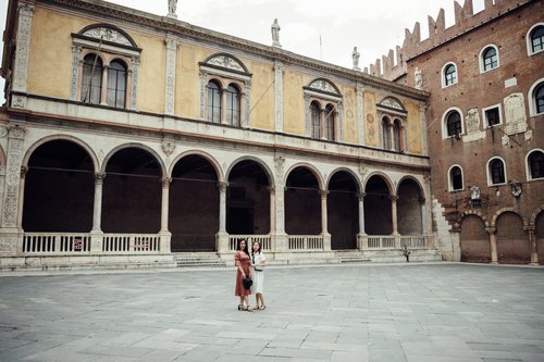 Verona photoshoot at Piazza dei Signori